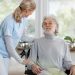 Comment éviter les chutes des personnes âgées à domicile