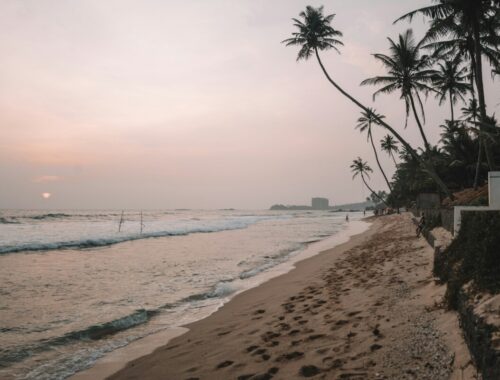 la plage d'unawatuna en Sri Lanka