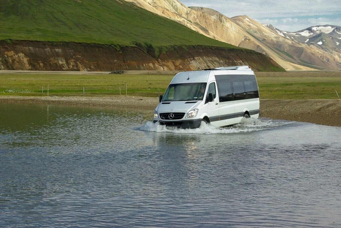 Location de minibus pour un voyage en famille réussi