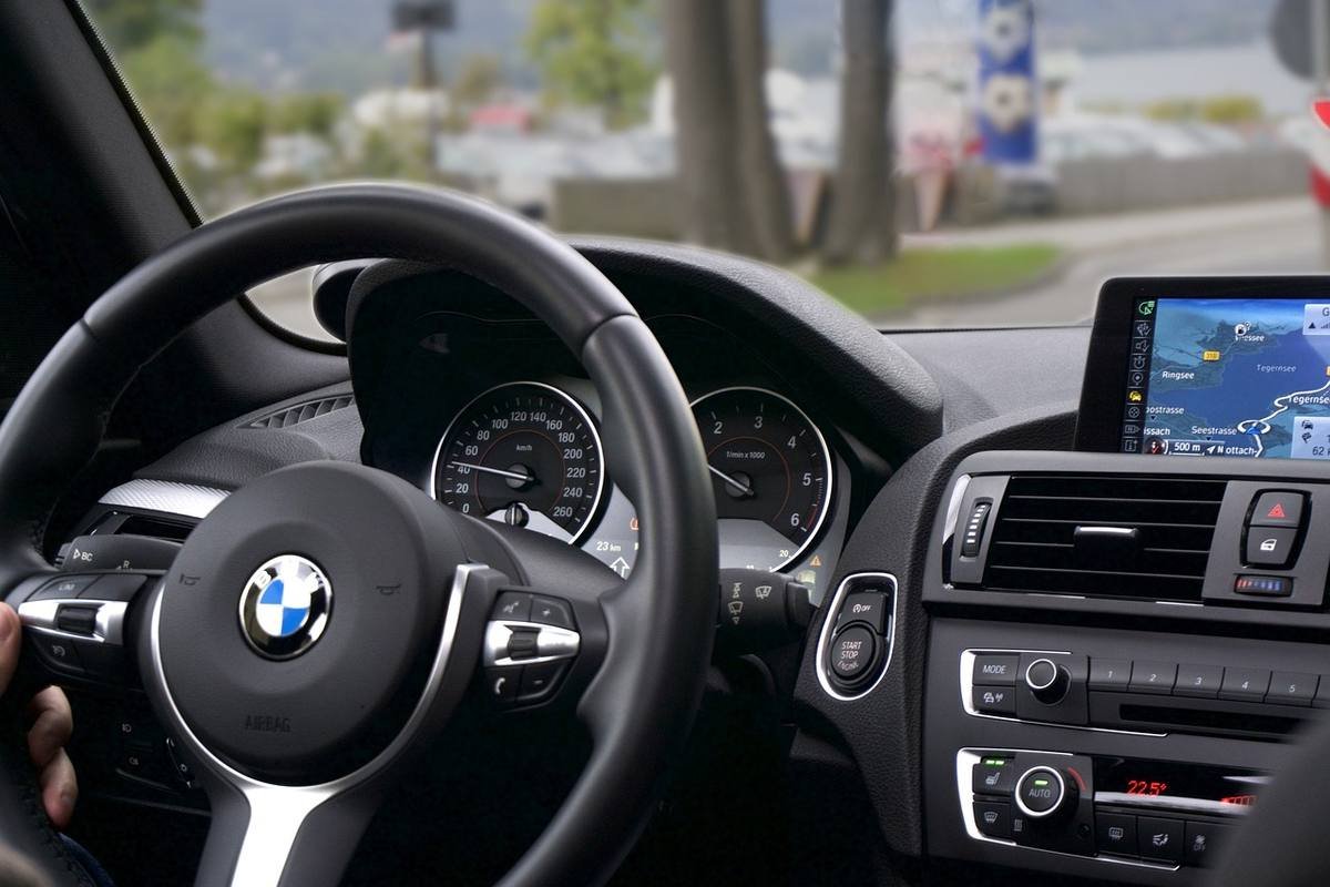 Intérieur d'un taxi avec compteur au tableau de bord