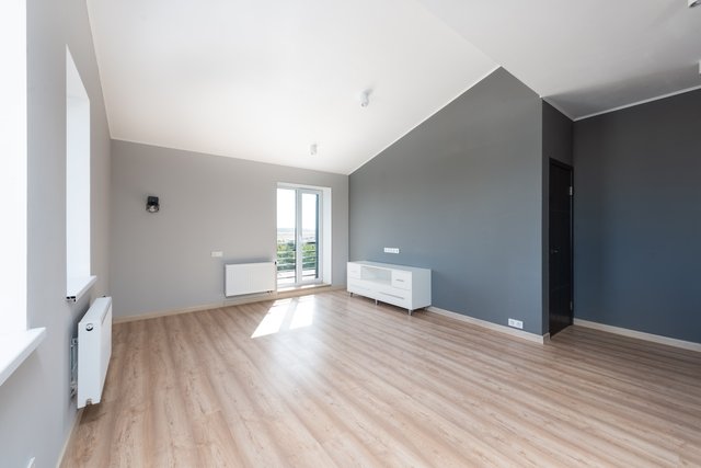 Appartement moderne avec plafond blanc épuré avant pose du plafond tendu à Toulouse