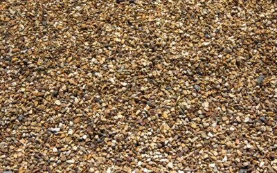 Texture de granulats de gravier naturel, matériau de base pour la composition d'une moquette de pierre liée en résine polyuréthane